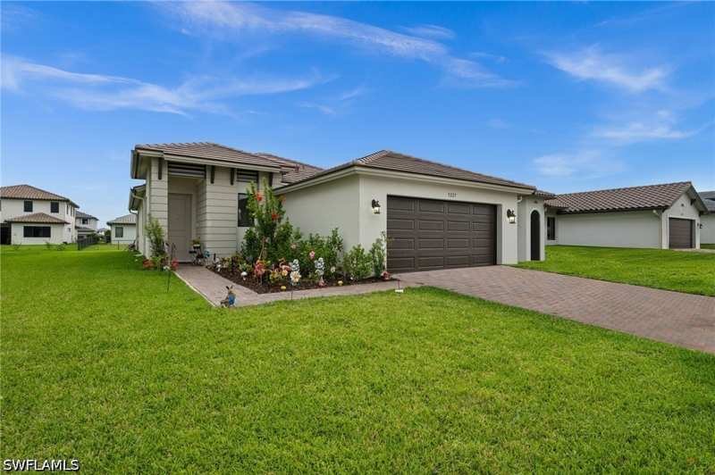 3 bedroom SingleFamilyResidence at 5227 Nevola Ave, Maple Ridge, Ave Maria — photo 1