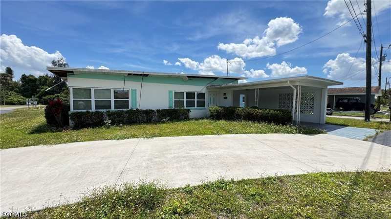 2 bedroom SingleFamilyResidence at 8140 Cleaves Rd, North Fort Myers, North Fort Myers — photo 1