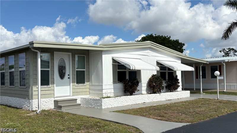 2 bedroom ManufacturedHome at 748 Park Ave, Lazy Days Mobile Village, North Fort Myers — photo 1