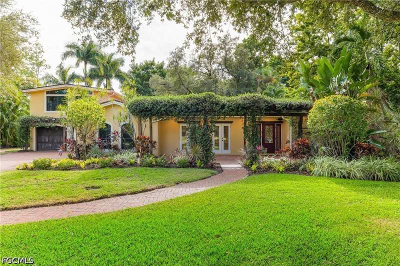 5 bedroom SingleFamilyResidence at 1250 Florida Ave, York Manor, Fort Myers — photo 1