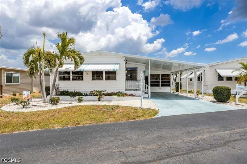 2 bedroom ManufacturedHome at 101 Elise Dr, Thunderbird Mobile Homes, Fort Myers — photo 1