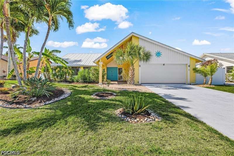 3 bedroom SingleFamilyResidence at 920 SE 33rd St, Cape Coral, Cape Coral — photo 1