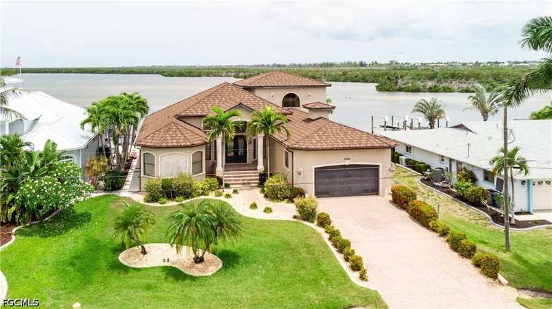 4 bedroom SingleFamilyResidence at 12130 Shoreview Dr, Matlacha, Matlacha — photo 1