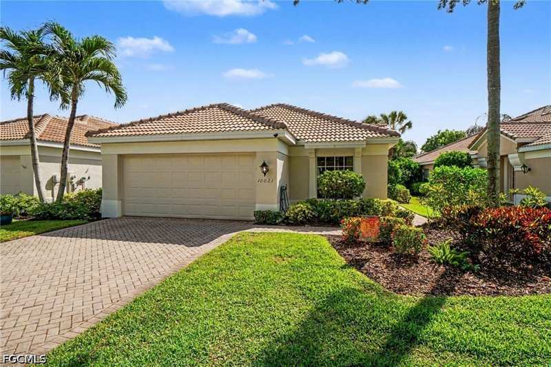 2 bedroom Attached at 10021 Colonial Country Club Blvd, Sabal Pointe, Fort Myers — photo 1
