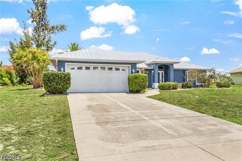 3 bedroom SingleFamilyResidence at 1137 SW 37th St, Cape Coral, Cape Coral — photo 1