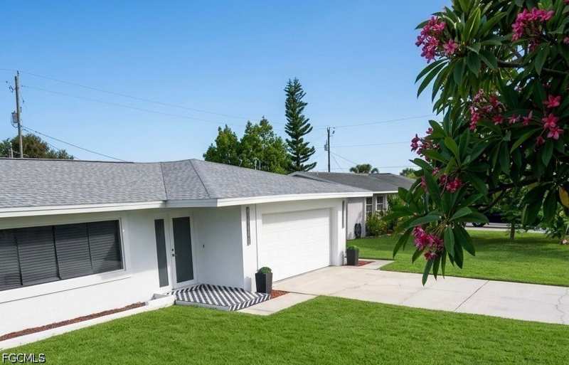 4 bedroom SingleFamilyResidence at 1212 SE 43rd Ter, Cape Coral, Cape Coral — photo 1