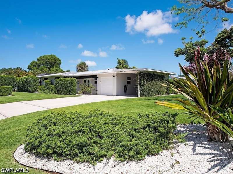 3 bedroom SingleFamilyResidence at 1195 14th Ave N, Lake Park, Naples — photo 1