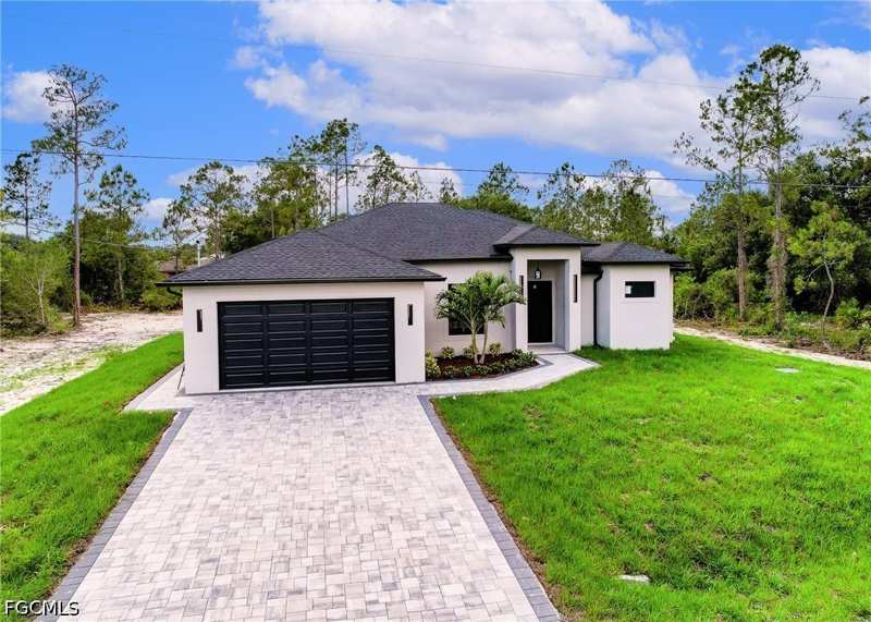 4 bedroom SingleFamilyResidence at 915 Lincoln Ave, Lehigh Acres, Lehigh Acres — photo 1
