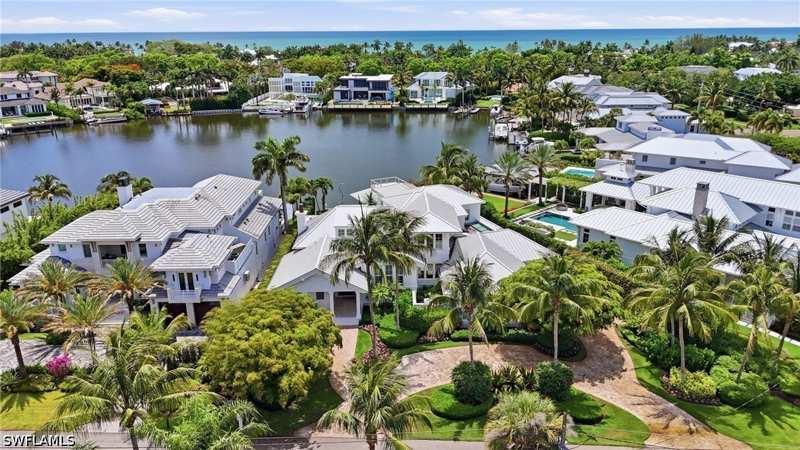 4 bedroom SingleFamilyResidence at 1870 4th St S, Aqualane Shores, Naples — photo 1