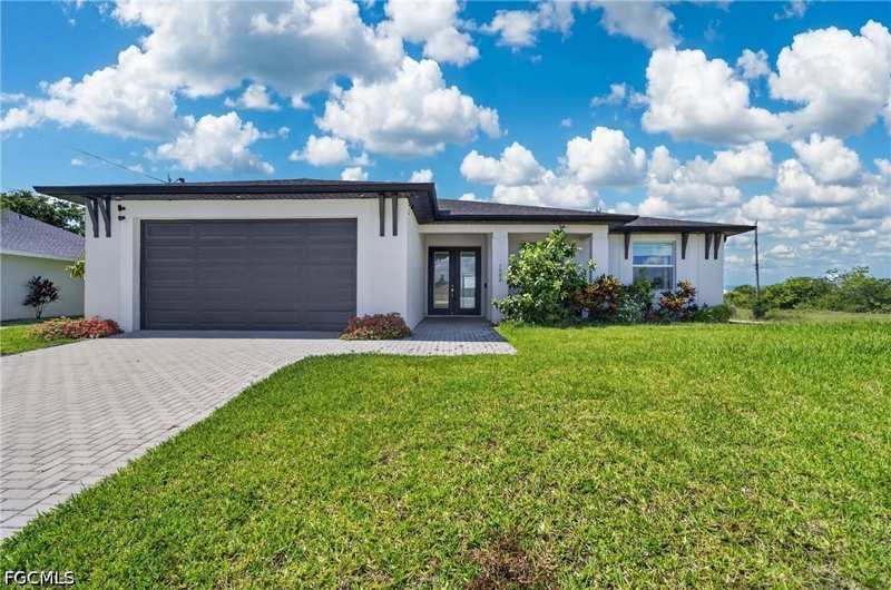 3 bedroom SingleFamilyResidence at 1902 NE 20th St, Cape Coral, Cape Coral — photo 1