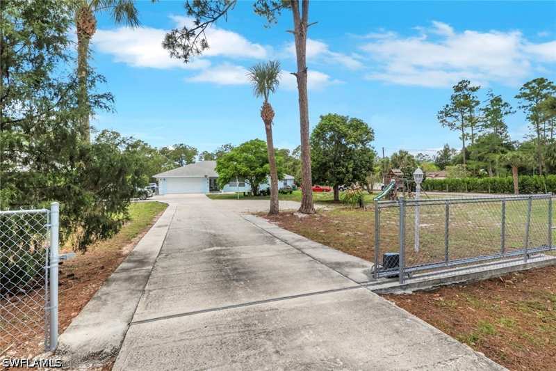 6 bedroom SingleFamilyResidence at 521 31st St SW, Golden Gate Estates, Naples — photo 1
