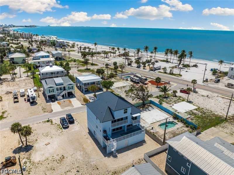 6 bedroom SingleFamilyResidence at 121 Hibiscus Dr, Leilani, Fort Myers Beach — photo 1