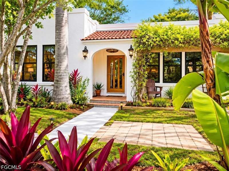 4 bedroom SingleFamilyResidence at 1717 Sunset Pl, Foleys Highland Park, Fort Myers — photo 1