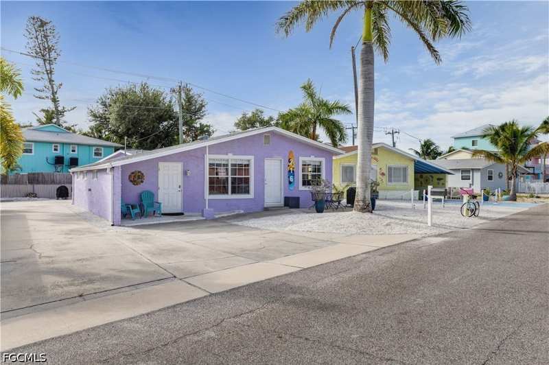 3 bedroom SingleFamilyResidence at 216 Fairweather Ln, Beach Estates, Fort Myers Beach — photo 1