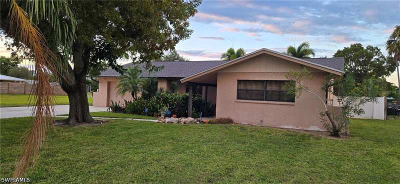 2 bedroom SingleFamilyResidence at 1031 Averly St, Whiskey Creek, Fort Myers — photo 1