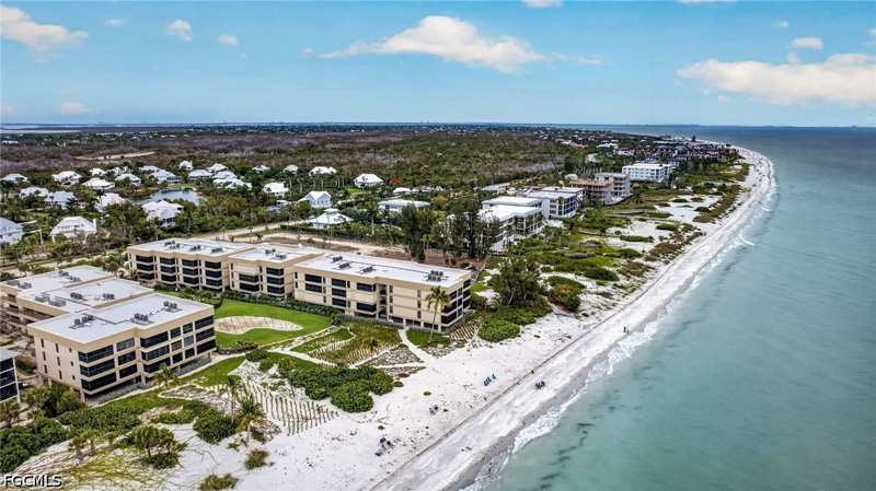 2 bedroom Condominium at 2721 W Gulf Dr 108, Kings Crown, Sanibel — photo 1
