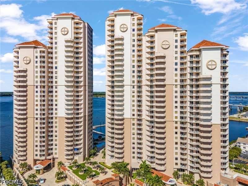 2 bedroom Condominium at 2090 W First St 1210, High Point Place, Fort Myers — photo 1