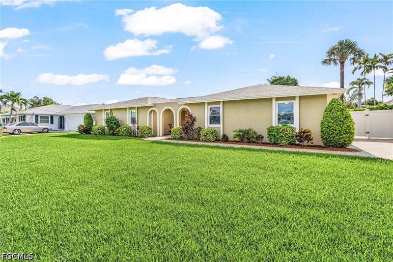 3 bedroom SingleFamilyResidence at 5985 Baker Ct, McGregor Isles, Fort Myers — photo 1