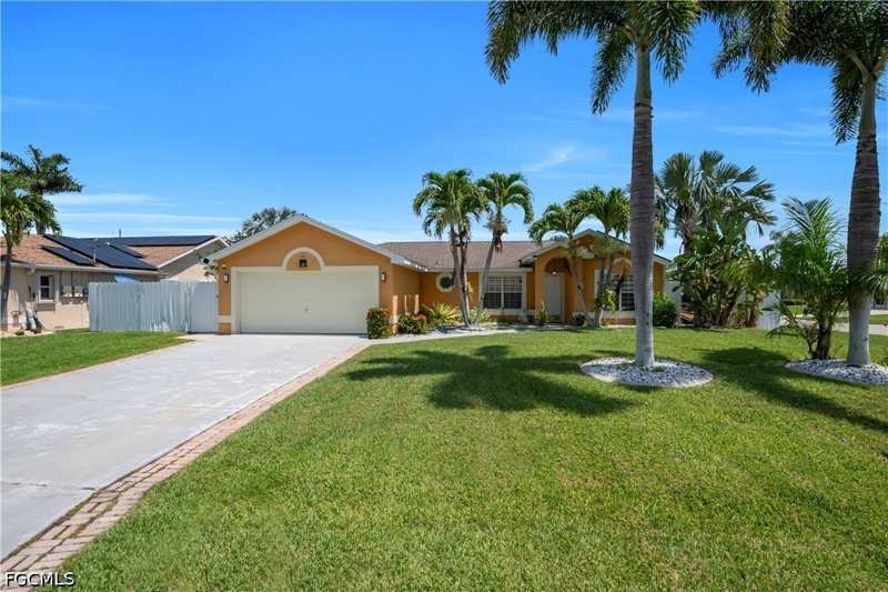 4 bedroom SingleFamilyResidence at 427 SE 19th Ter, Cape Coral, Cape Coral — photo 1