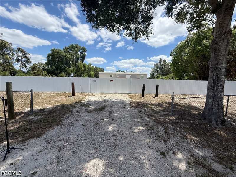 2 bedroom ManufacturedHome at 8165 Heck Dr, North Fort Myers, North Fort Myers — photo 1