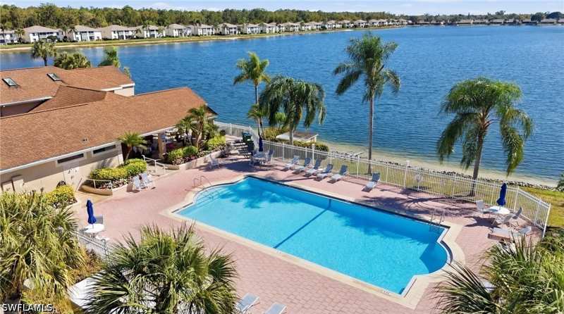 3 bedroom Condominium at 1747 Reuven Cir 3, St. George, Naples — photo 1