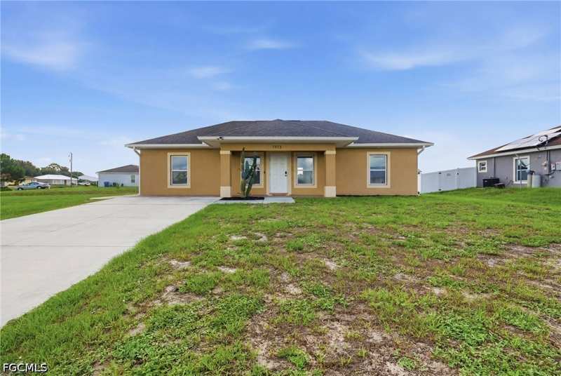3 bedroom SingleFamilyResidence at 7075 Tide Cir, Port Labelle, Labelle — photo 1