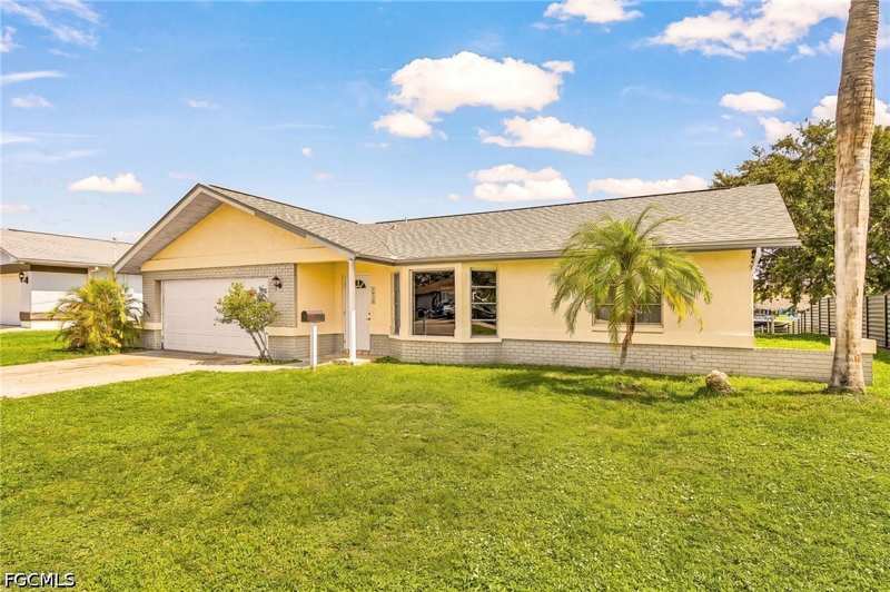 3 bedroom SingleFamilyResidence at 1435 SE 14th St, Cape Coral, Cape Coral — photo 1