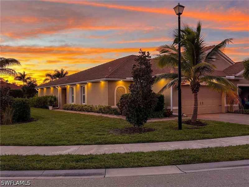 2 bedroom Attached at 4337 Dutchess Park Rd, Lindsford, Fort Myers — photo 1