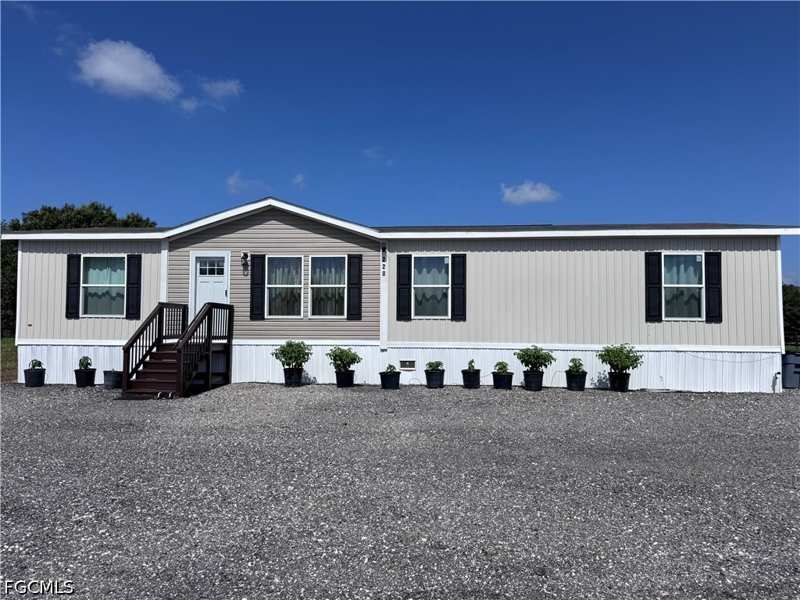 4 bedroom ManufacturedHome at 220 N Zambria St, Montura Ranch Estates, Clewiston — photo 1