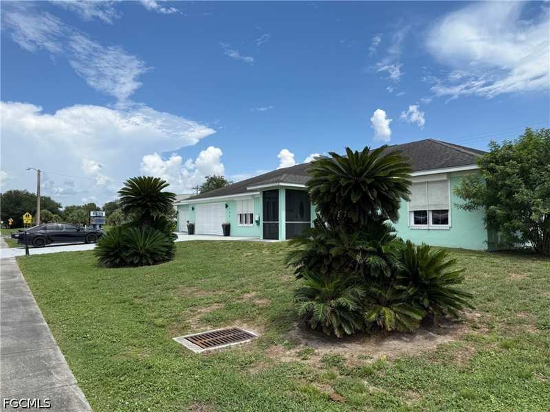 6 bedroom SingleFamilyResidence at 200 Arthur Ave, Lehigh Acres, Lehigh Acres — photo 1