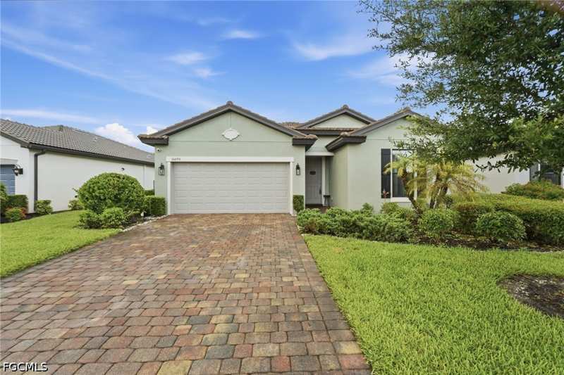 3 bedroom SingleFamilyResidence at 16095 Mistflower Dr, Hampton Lakes, Alva — photo 1