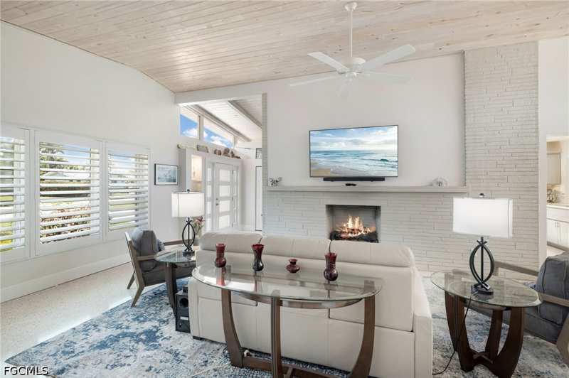 2 bedroom SingleFamilyResidence at 1729 Club house Rd, Yacht Club Colony, North Fort Myers — photo 1
