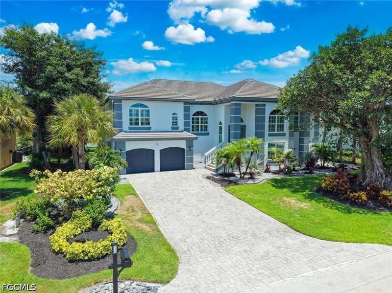 3 bedroom SingleFamilyResidence at 710 Birdie View Pt, Beachview Country Club Estates, Sanibel — photo 1