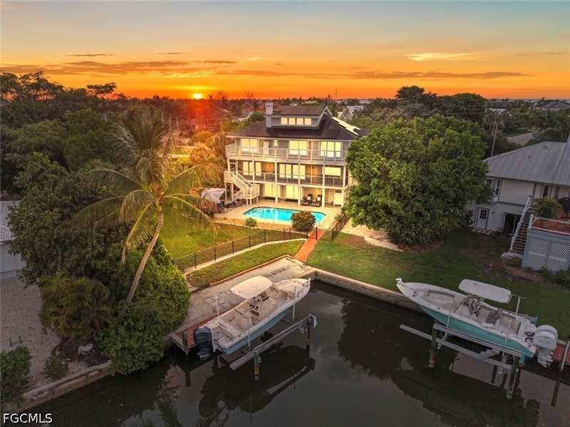 5 bedroom SingleFamilyResidence at 1048 Kings Crown Dr, Shell Harbor, Sanibel — photo 1