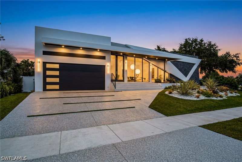 4 bedroom SingleFamilyResidence at 298 Castaways St, Marco Island, Marco Island — photo 1
