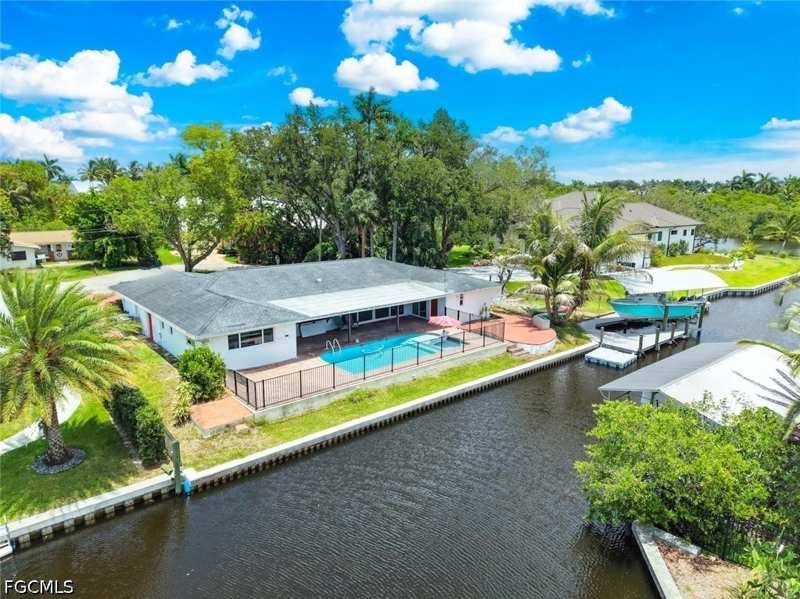 5 bedroom SingleFamilyResidence at 1040 Edgemere Dr, Edgemere Park, Fort Myers — photo 1