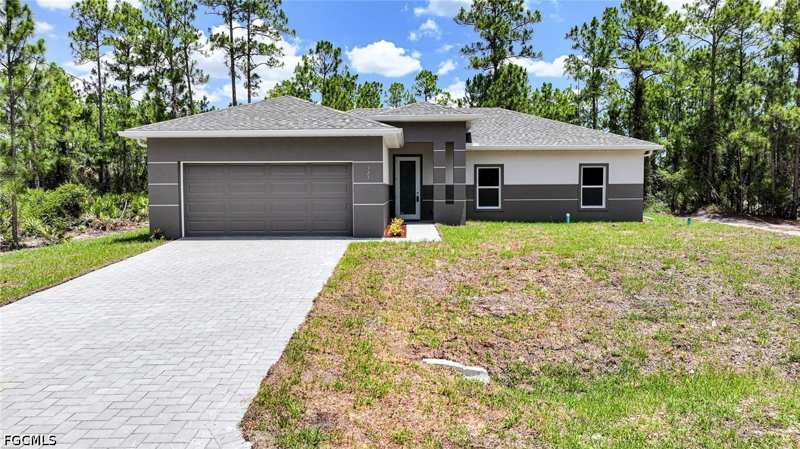 3 bedroom SingleFamilyResidence at 923 Binkley St E, Lehigh Acres, Lehigh Acres — photo 1
