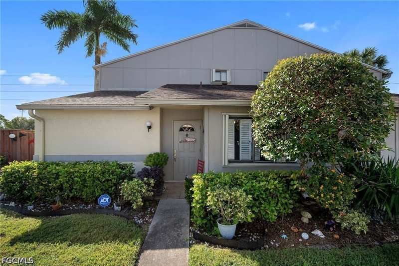 2 bedroom Townhouse at 5272 Cedarbend Dr 1, Village Of Cedarbend, Fort Myers — photo 1