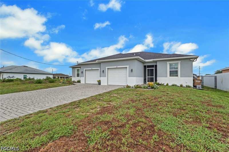 3 bedroom Attached at 1517 NE 8th Pl, Cape Coral, Cape Coral — photo 1
