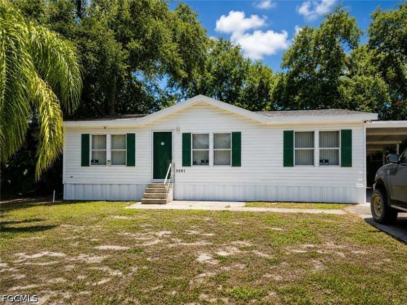 3 bedroom ManufacturedHome at 2501 Gail Helen Ct, Spring Woods M/H Subd, North Fort Myers — photo 1