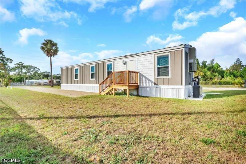 3 bedroom ManufacturedHome at 8111 Breeze Dr, Suncoast Estate, North Fort Myers — photo 1