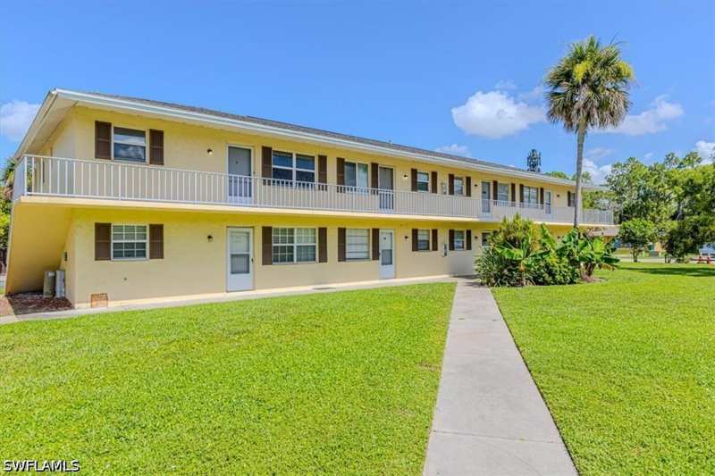 2 bedroom Condominium at 3325 Airport Rd N S5, Poinciana Condo, Naples — photo 1