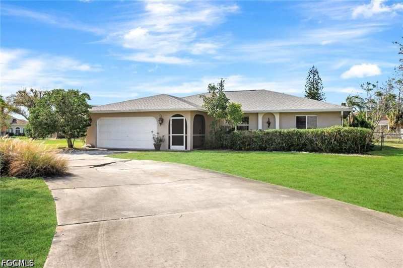 3 bedroom SingleFamilyResidence at 1124 SE 4th St, Cape Coral, Cape Coral — photo 1
