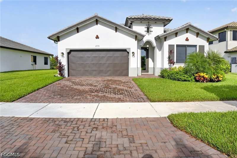 3 bedroom SingleFamilyResidence at 4978 Jovanne St, Maple Ridge, Ave Maria — photo 1