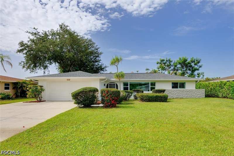 3 bedroom SingleFamilyResidence at 1628 N Flossmoor Rd, Cypress Lake Estates, Fort Myers — photo 1