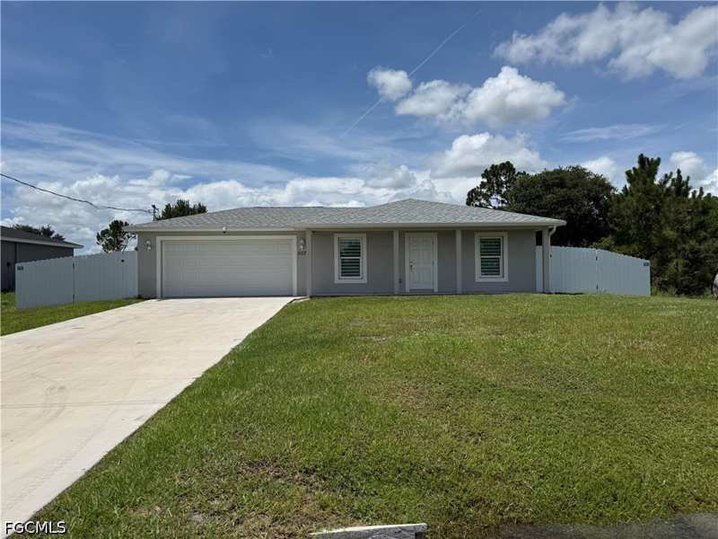 3 bedroom SingleFamilyResidence at 557 Oakshire Ln, Lehigh Acres, Lehigh Acres — photo 1