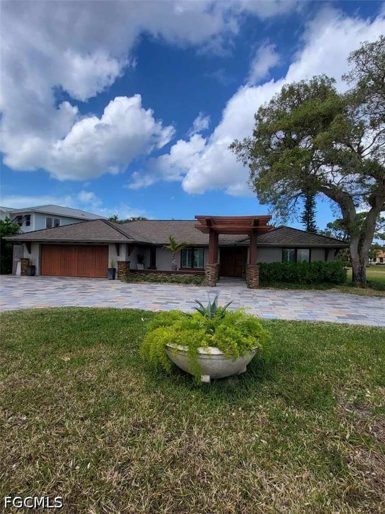3 bedroom SingleFamilyResidence at 2257 Regal Way, Imperial Golf Estates, Naples — photo 1