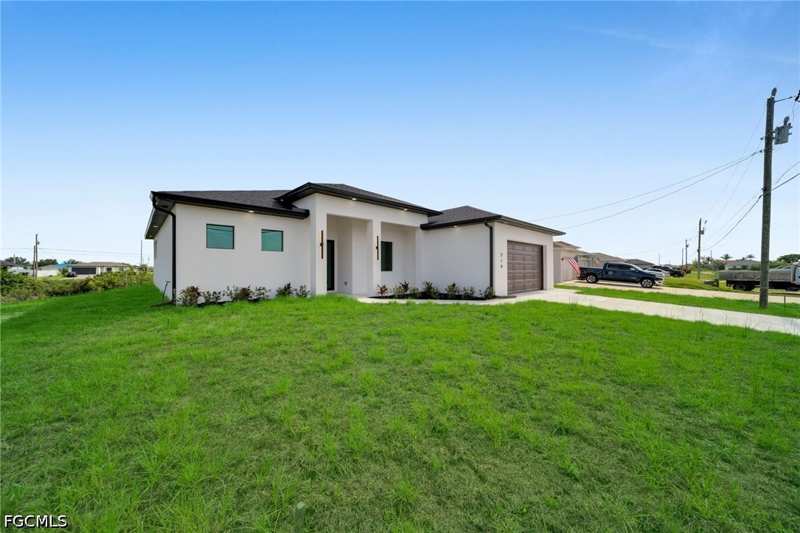 3 bedroom SingleFamilyResidence at 216 NE 25th Ter, Cape Coral, Cape Coral — photo 1