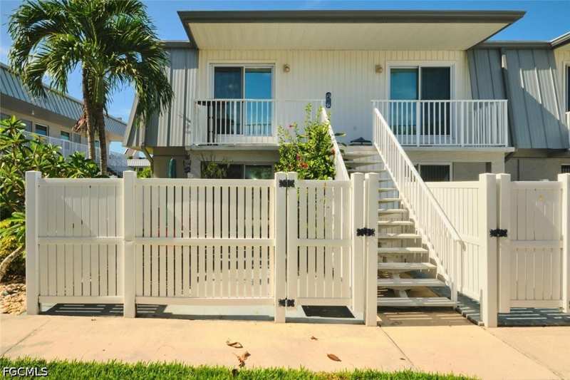 2 bedroom Townhouse at 6777 Winkler Rd 142, Regency Condo, Fort Myers — photo 1