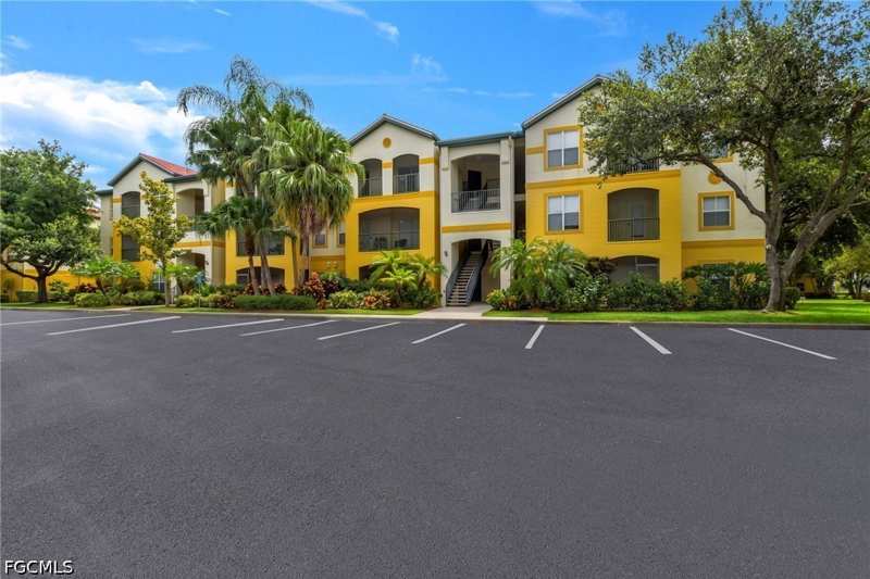 1 bedroom Condominium at 11521 Villa Grand 913, Royal Greens, Fort Myers — photo 1